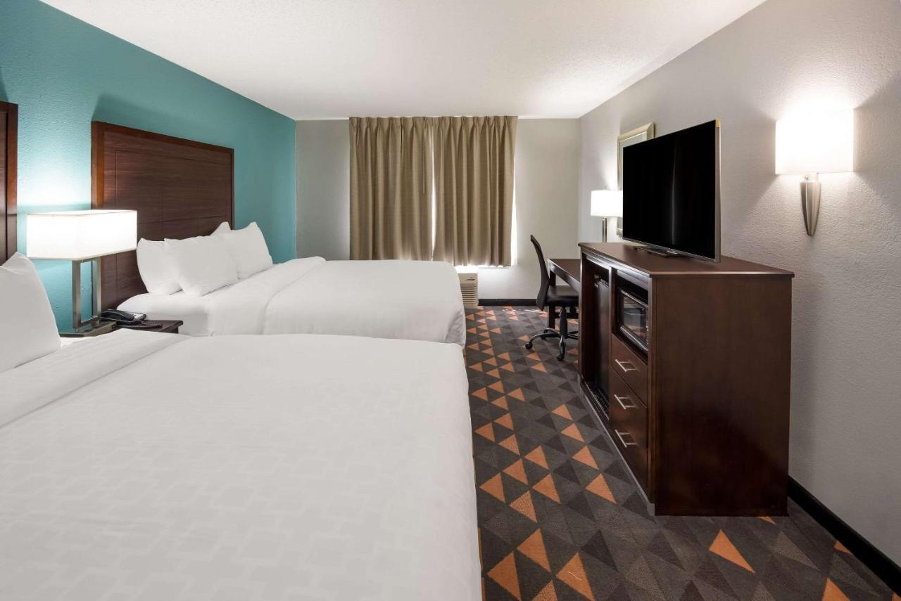 Clarion Pointe Indianapolis Northeast Hotel Castleton Exterior photo