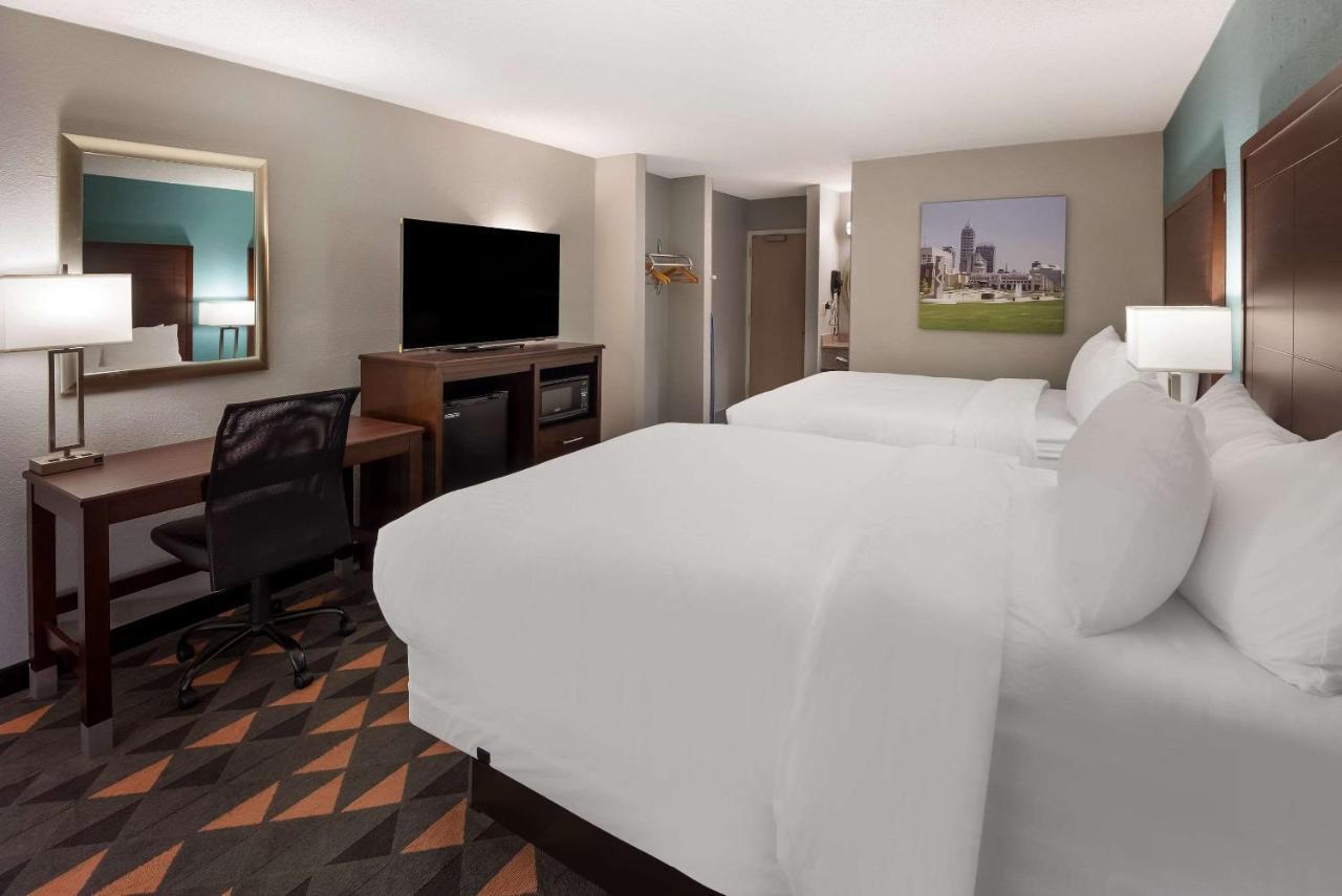 Clarion Pointe Indianapolis Northeast Hotel Castleton Exterior photo