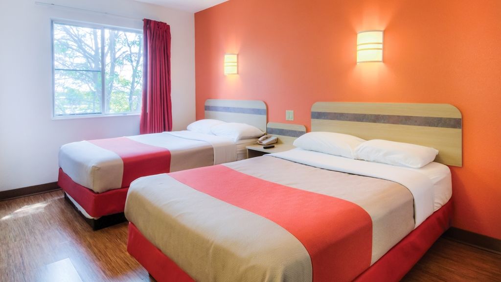 Clarion Pointe Indianapolis Northeast Hotel Castleton Room photo