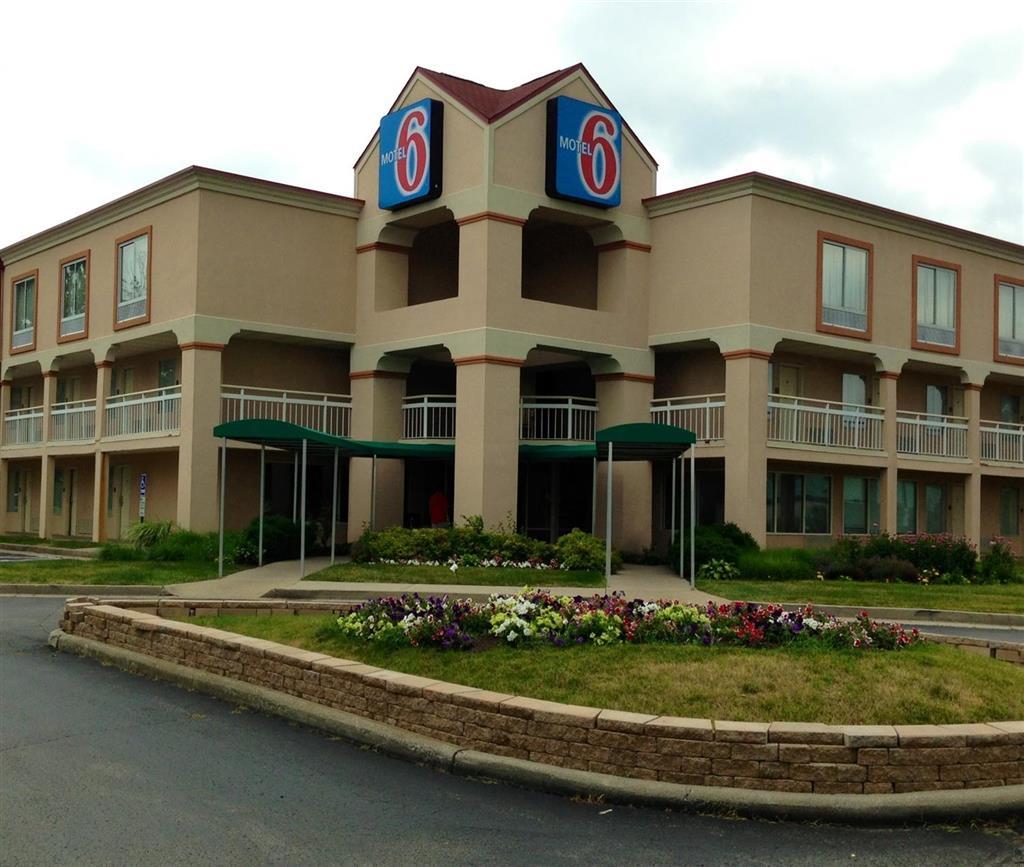 Clarion Pointe Indianapolis Northeast Hotel Castleton Exterior photo