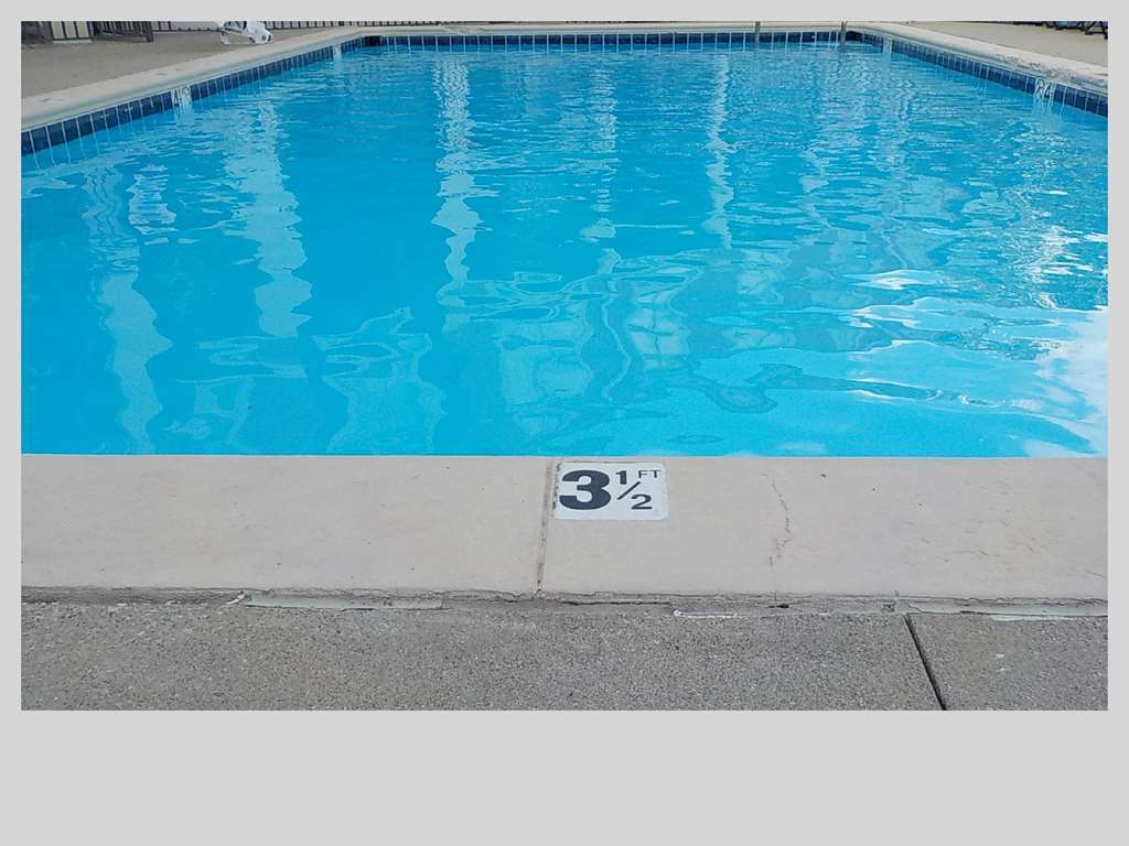 Clarion Pointe Indianapolis Northeast Hotel Castleton Facilities photo