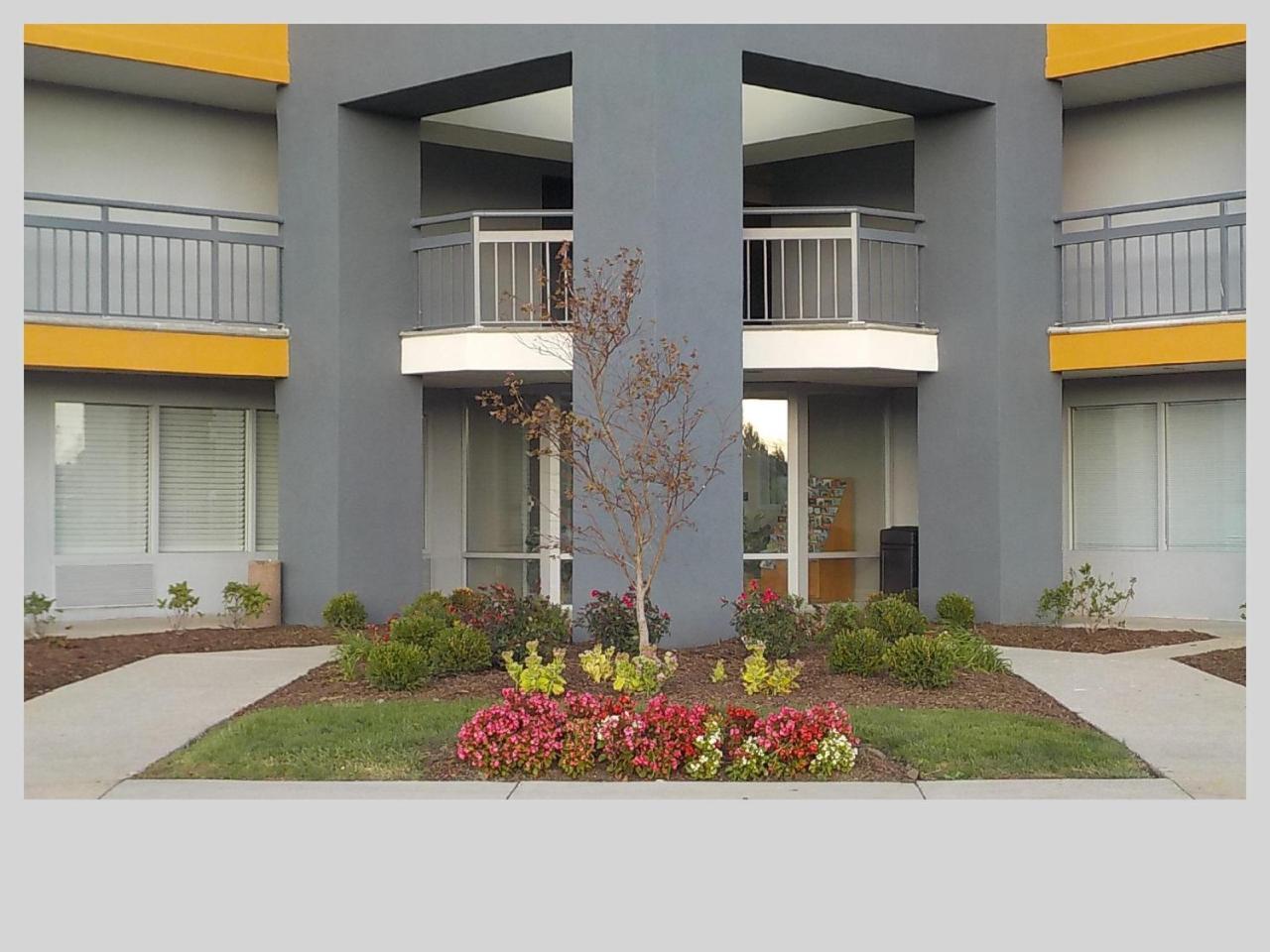 Clarion Pointe Indianapolis Northeast Hotel Castleton Exterior photo