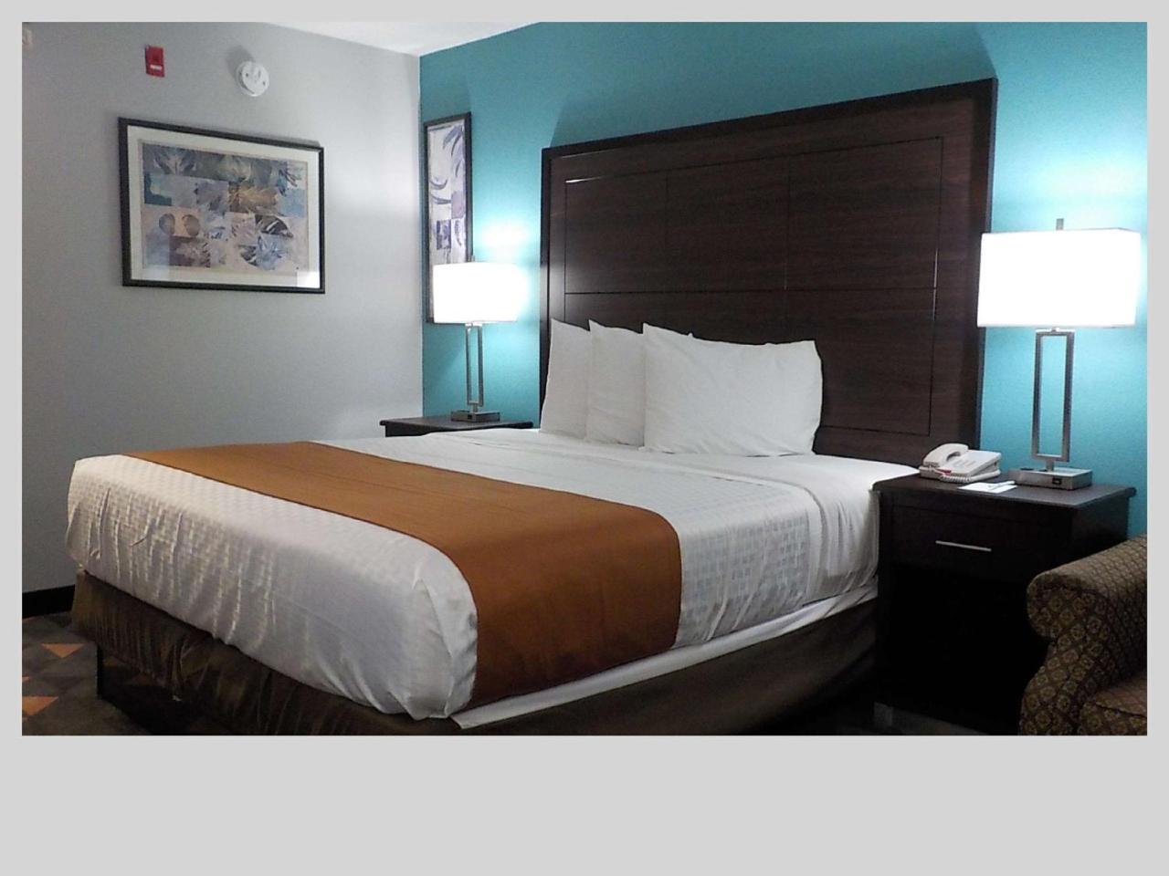 Clarion Pointe Indianapolis Northeast Hotel Castleton Exterior photo